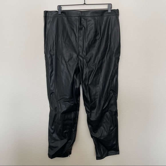 NWT in the style curve saffron barker black PU high waisted trousers sz.24UK - Picture 3 of 3